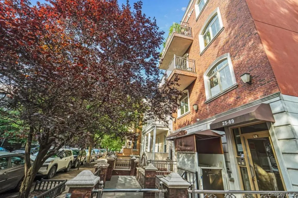 2569 38th Street #1R Astoria, NY 11103