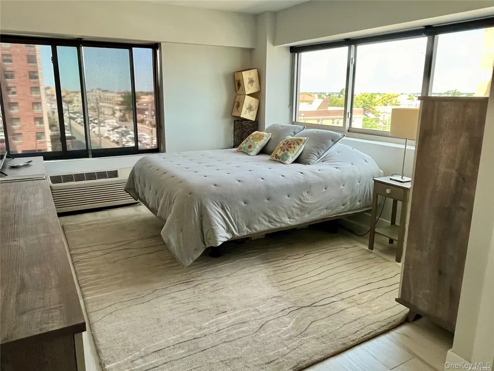 170 W Broadway #5H Long Beach, NY 11561
