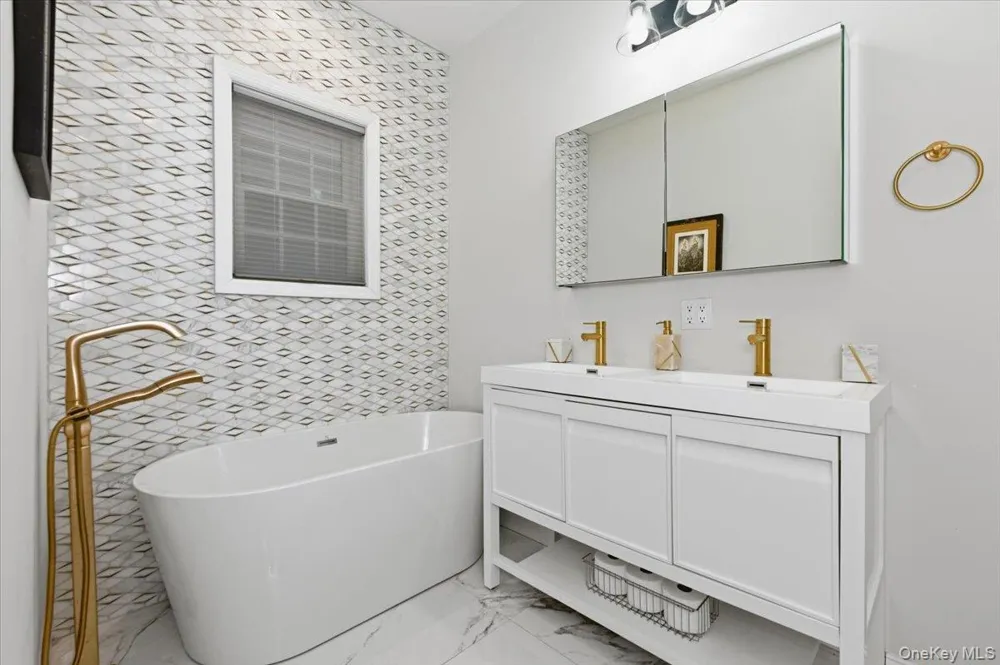 97 Wisconsin Street Long Beach, NY 11561