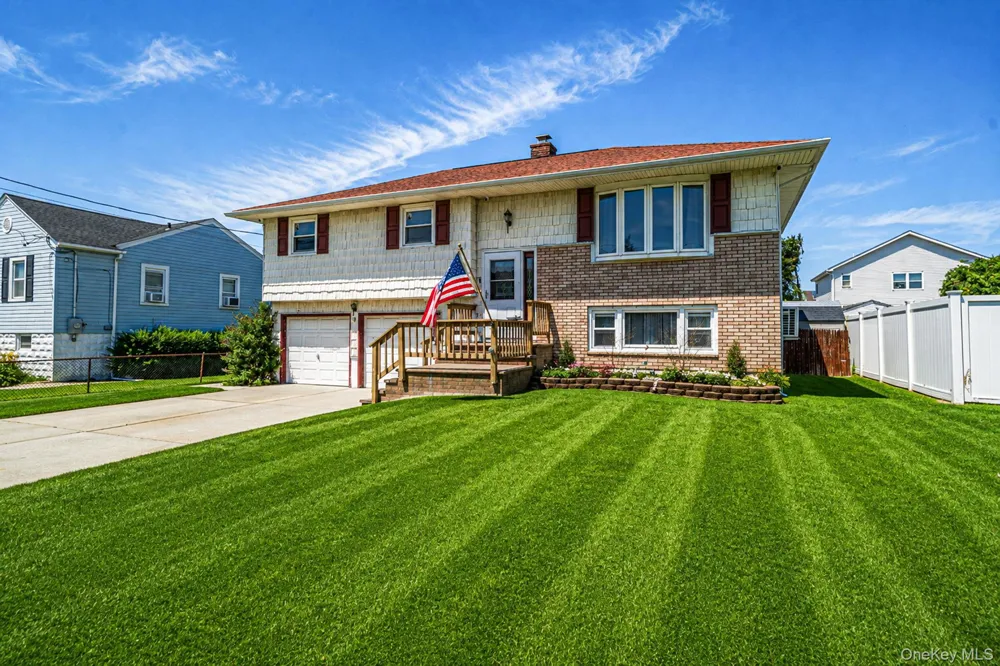 8 Wilson Place Lindenhurst, NY 11757