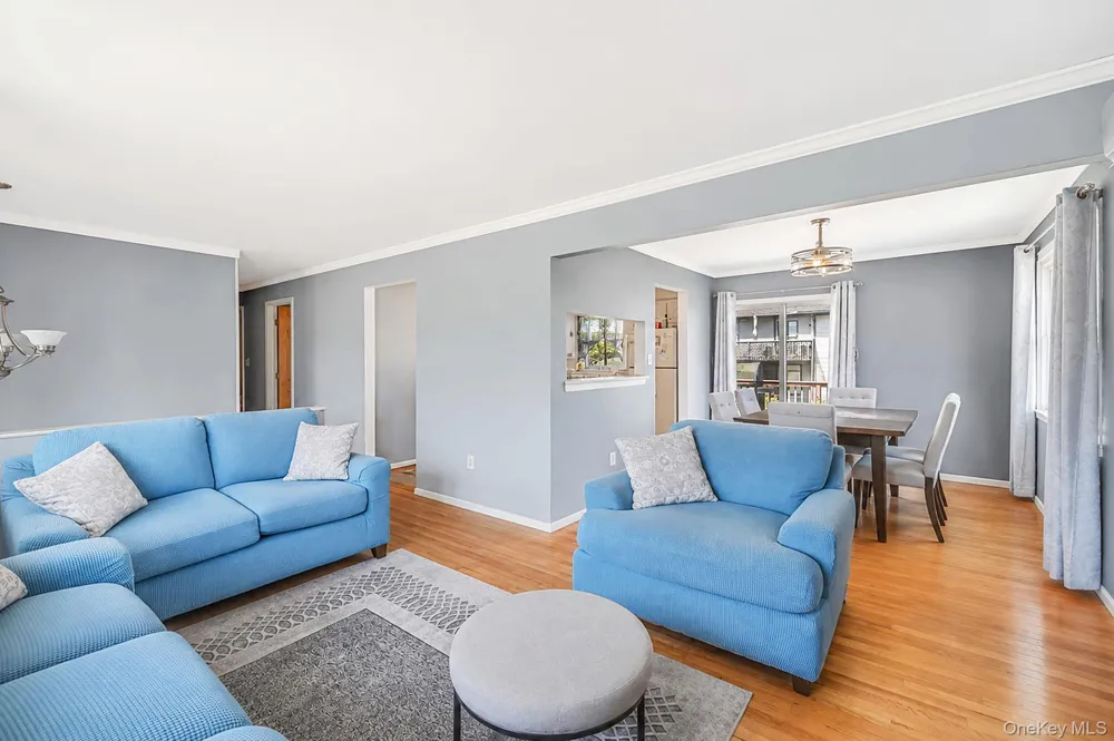 8 Wilson Place Lindenhurst, NY 11757
