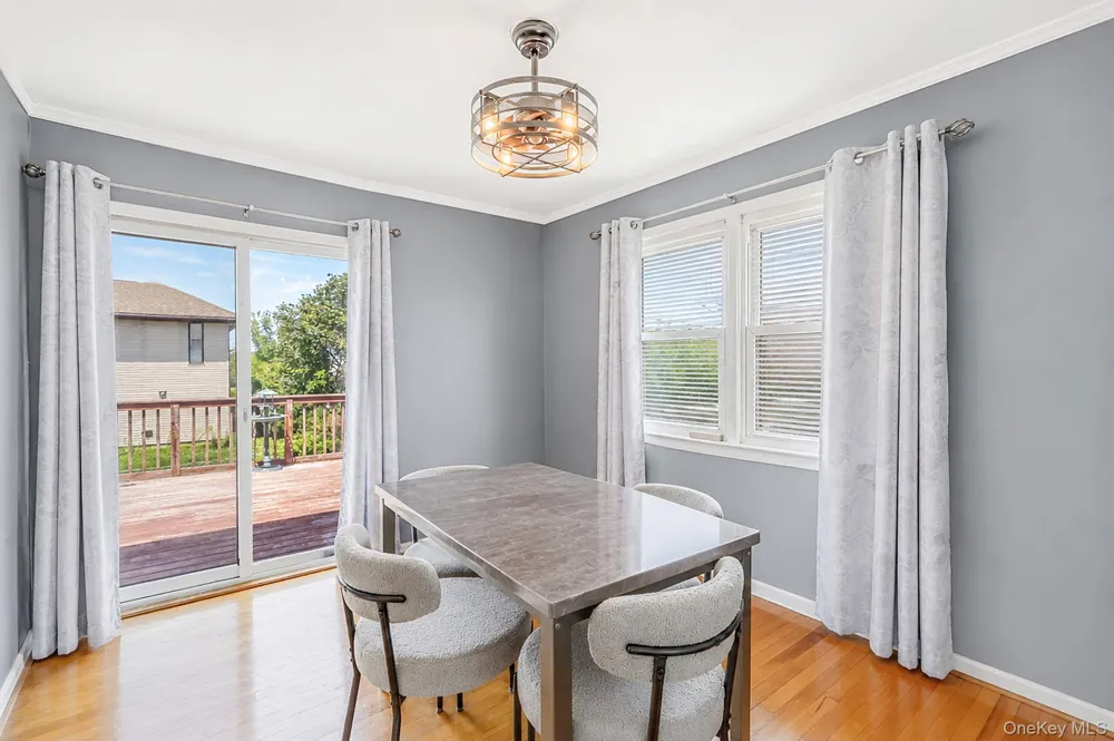 8 Wilson Place Lindenhurst, NY 11757