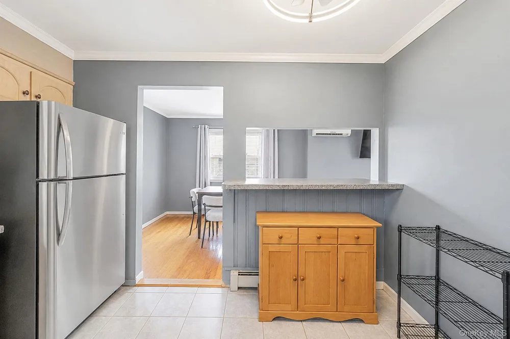 8 Wilson Place Lindenhurst, NY 11757
