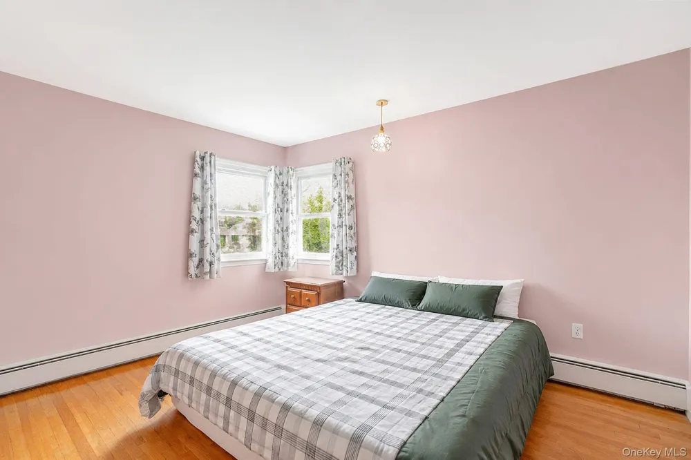 8 Wilson Place Lindenhurst, NY 11757
