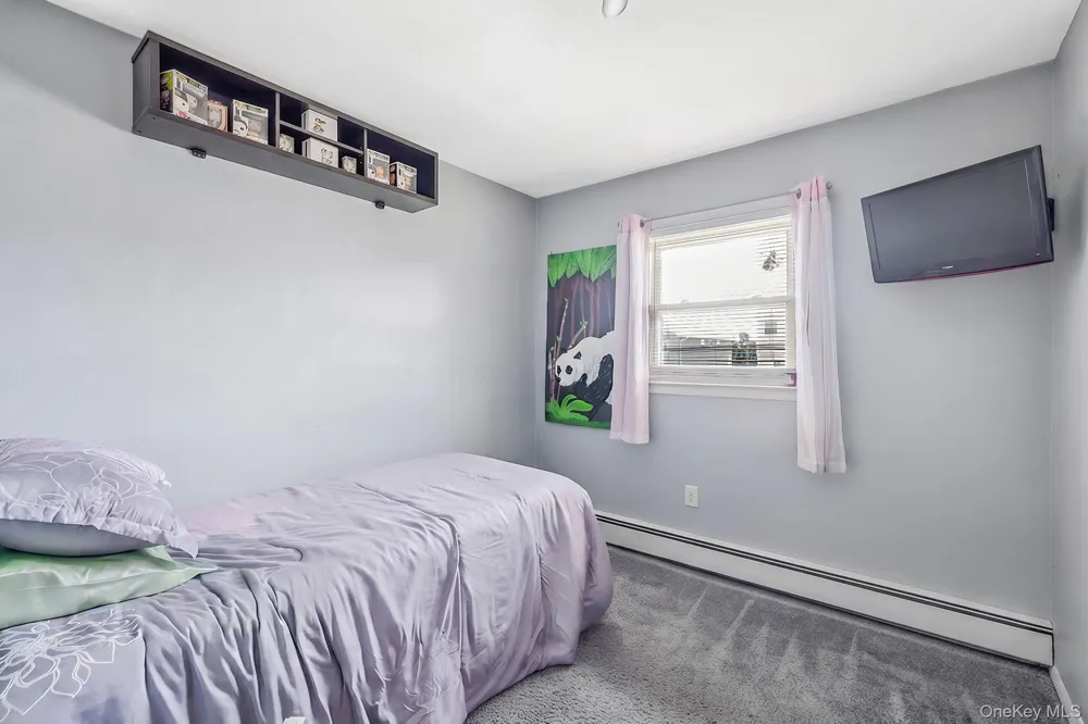 8 Wilson Place Lindenhurst, NY 11757