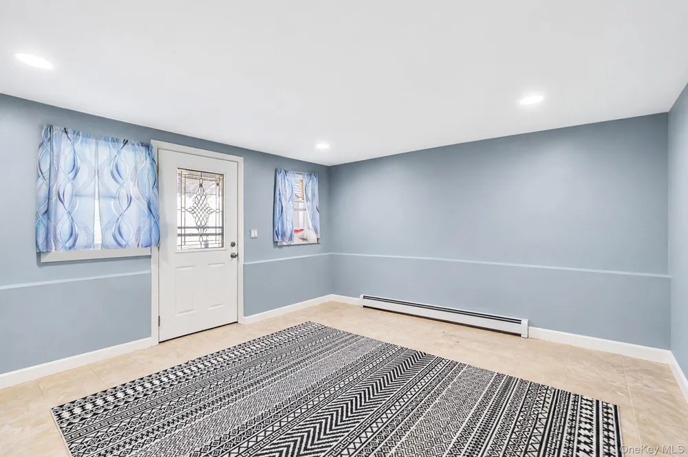 8 Wilson Place Lindenhurst, NY 11757