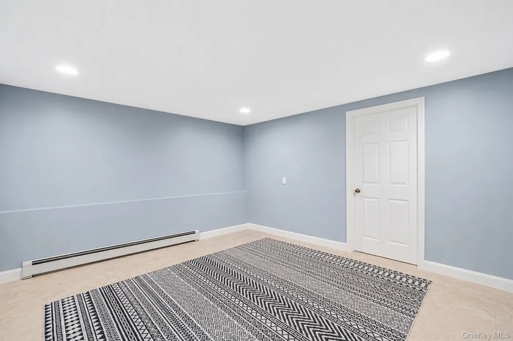 8 Wilson Place Lindenhurst, NY 11757