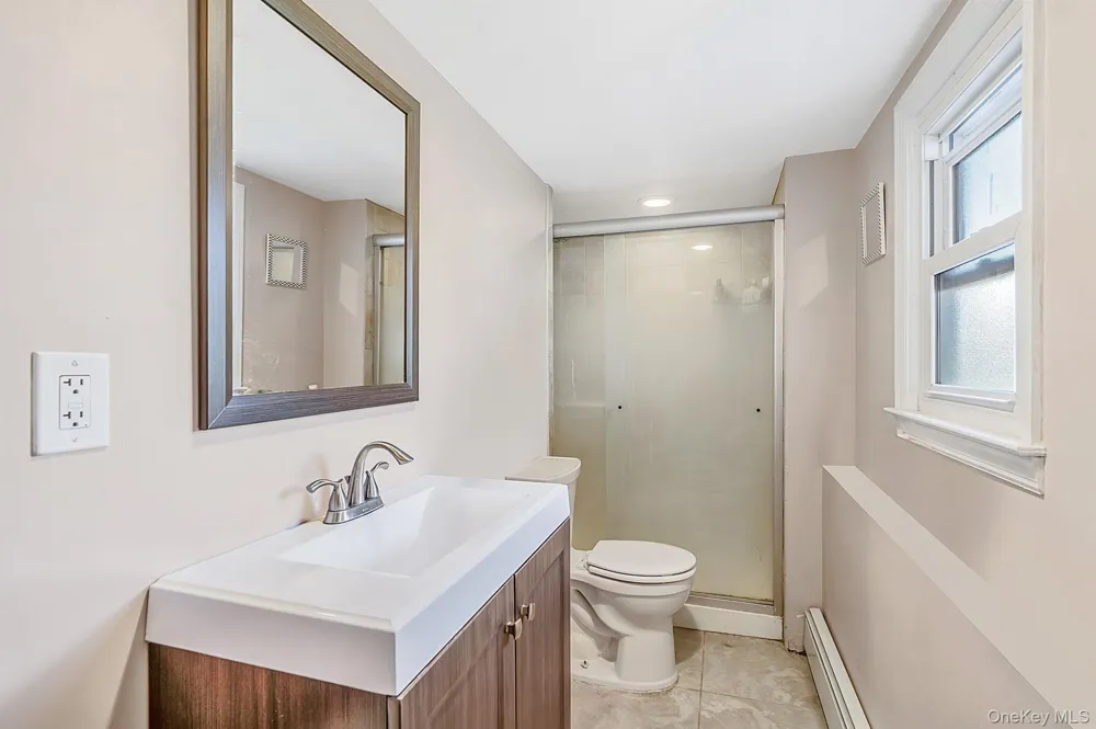 8 Wilson Place Lindenhurst, NY 11757