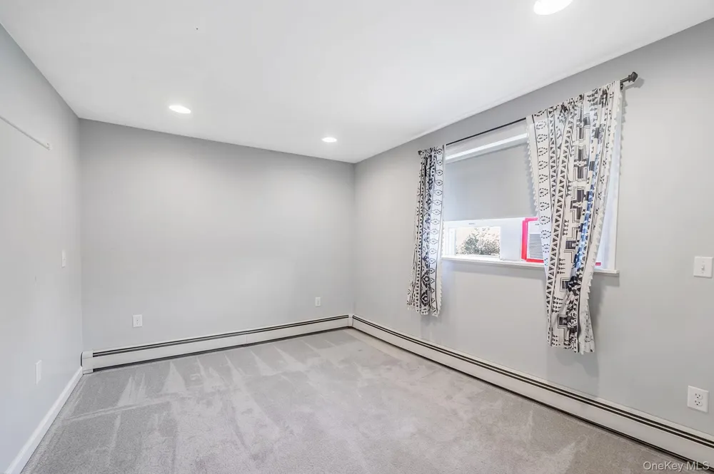 8 Wilson Place Lindenhurst, NY 11757
