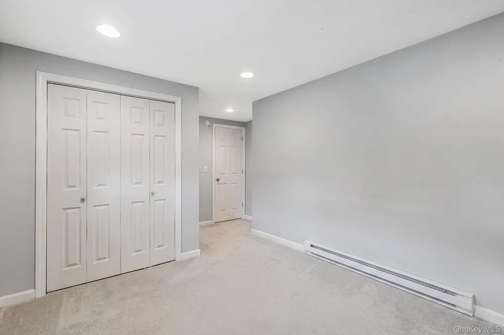 8 Wilson Place Lindenhurst, NY 11757