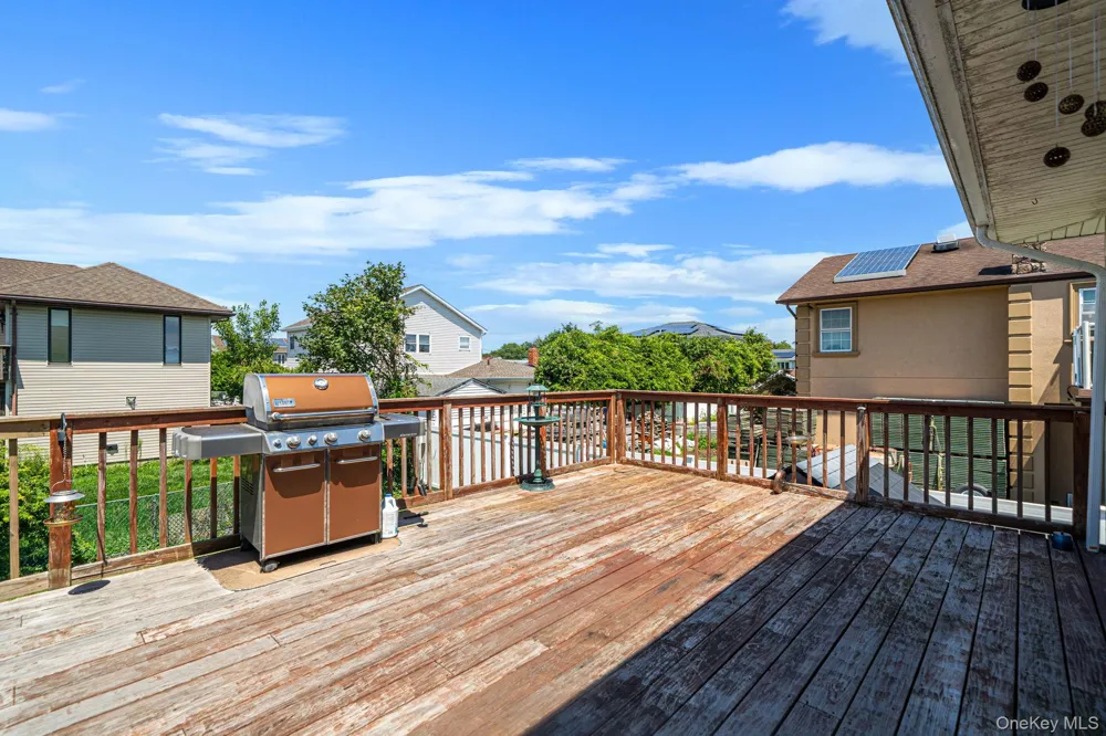8 Wilson Place Lindenhurst, NY 11757
