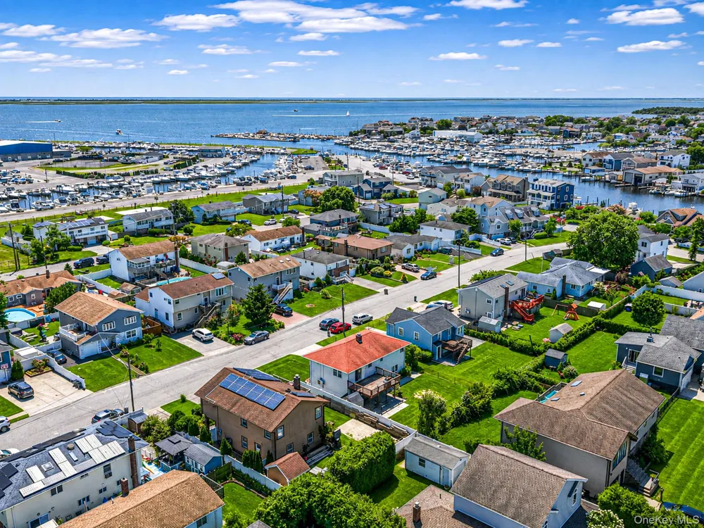 8 Wilson Place Lindenhurst, NY 11757