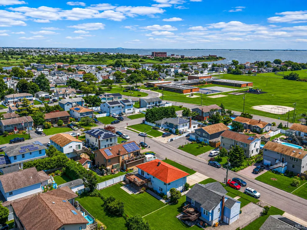 8 Wilson Place Lindenhurst, NY 11757