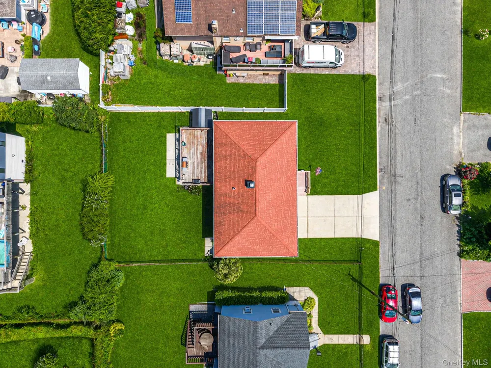 8 Wilson Place Lindenhurst, NY 11757