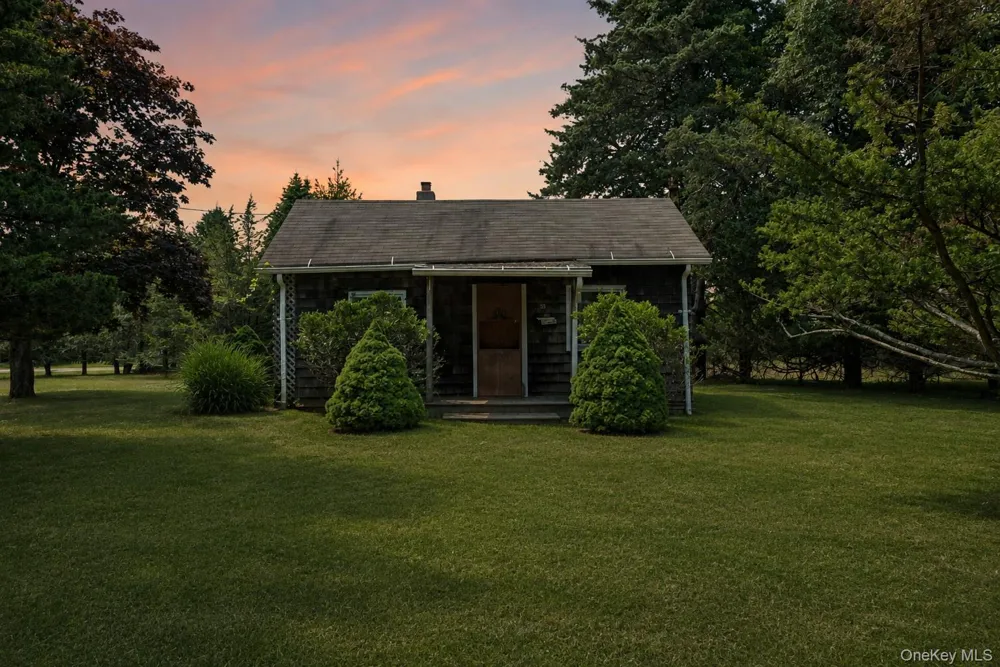 35 Spinner Lane East Hampton, NY 11937