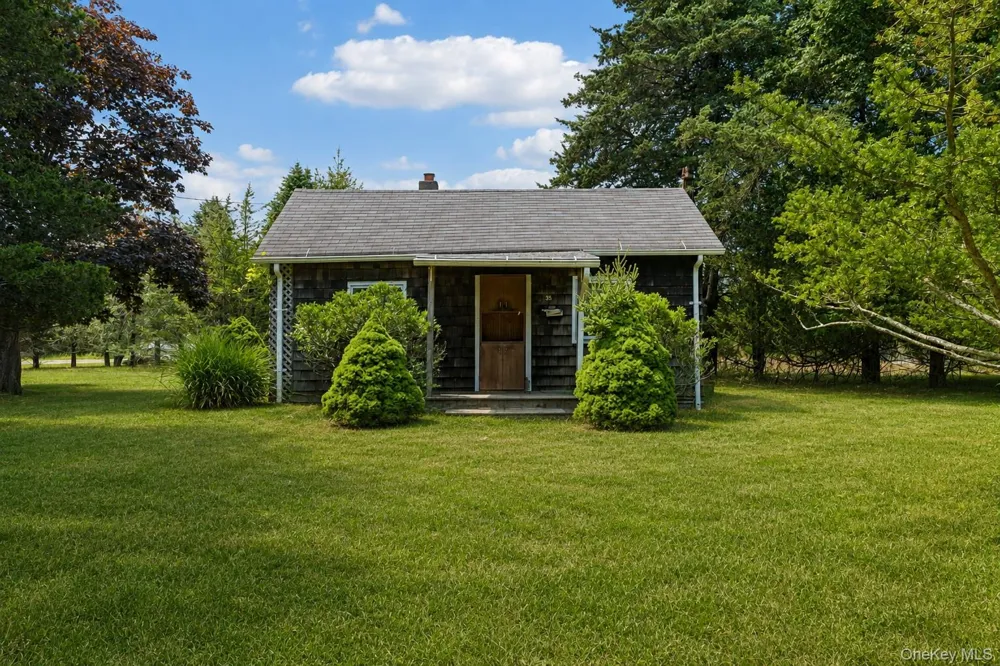 35 Spinner Lane East Hampton, NY 11937