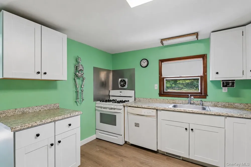35 Spinner Lane East Hampton, NY 11937