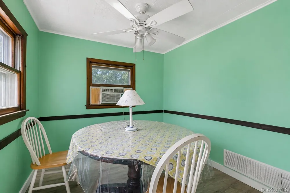 35 Spinner Lane East Hampton, NY 11937