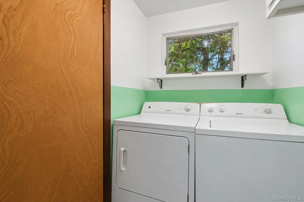 35 Spinner Lane East Hampton, NY 11937