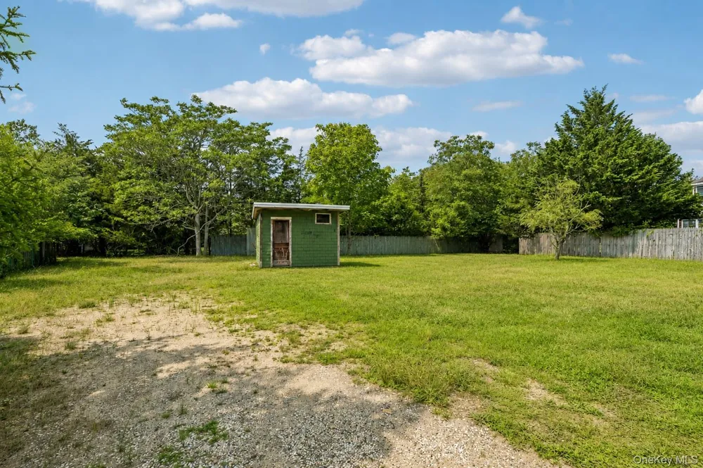 35 Spinner Lane East Hampton, NY 11937