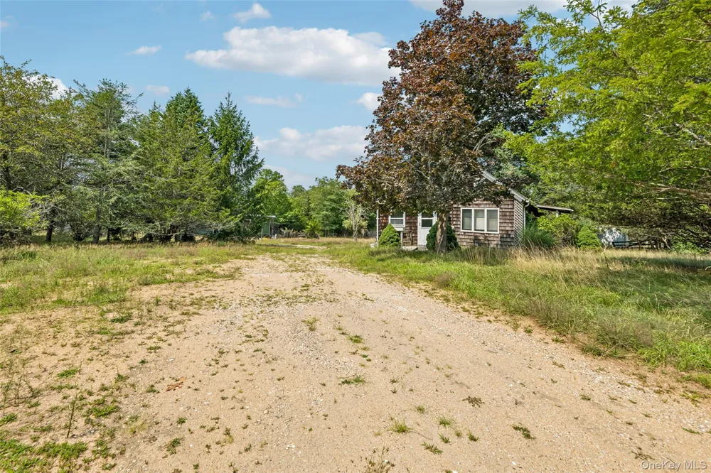 35 Spinner Lane East Hampton, NY 11937
