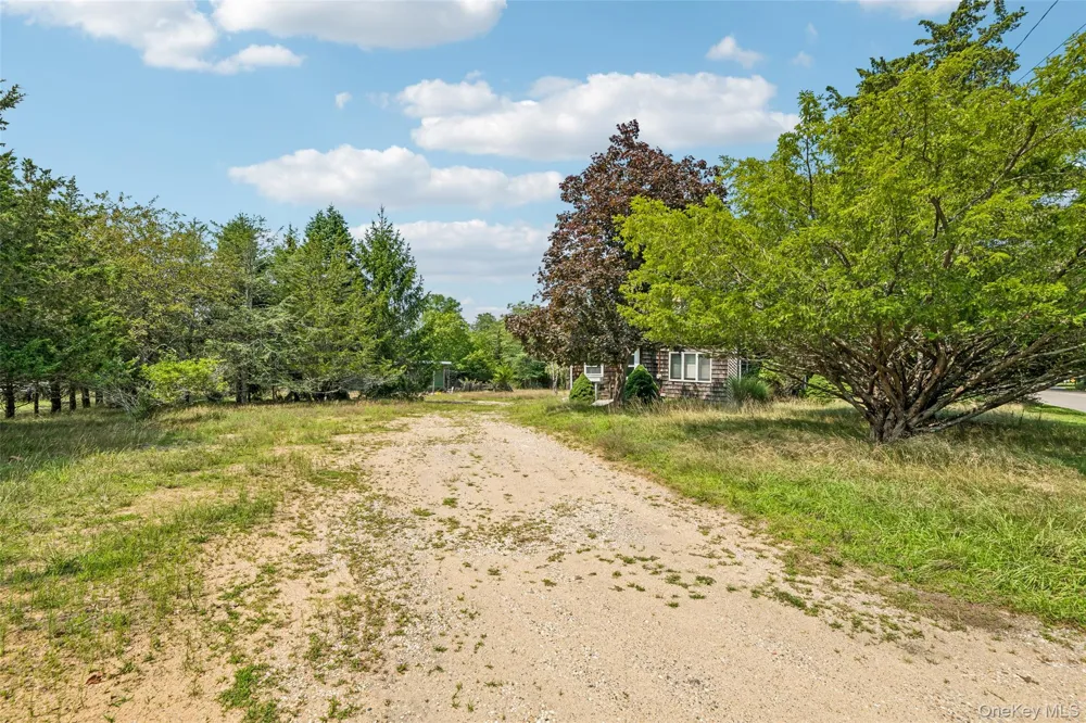 35 Spinner Lane East Hampton, NY 11937