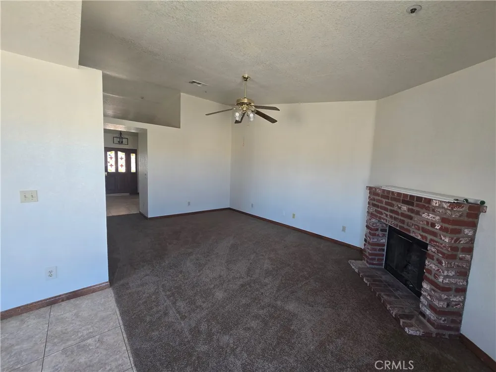 7057 W Avenue H Lancaster, CA 93536