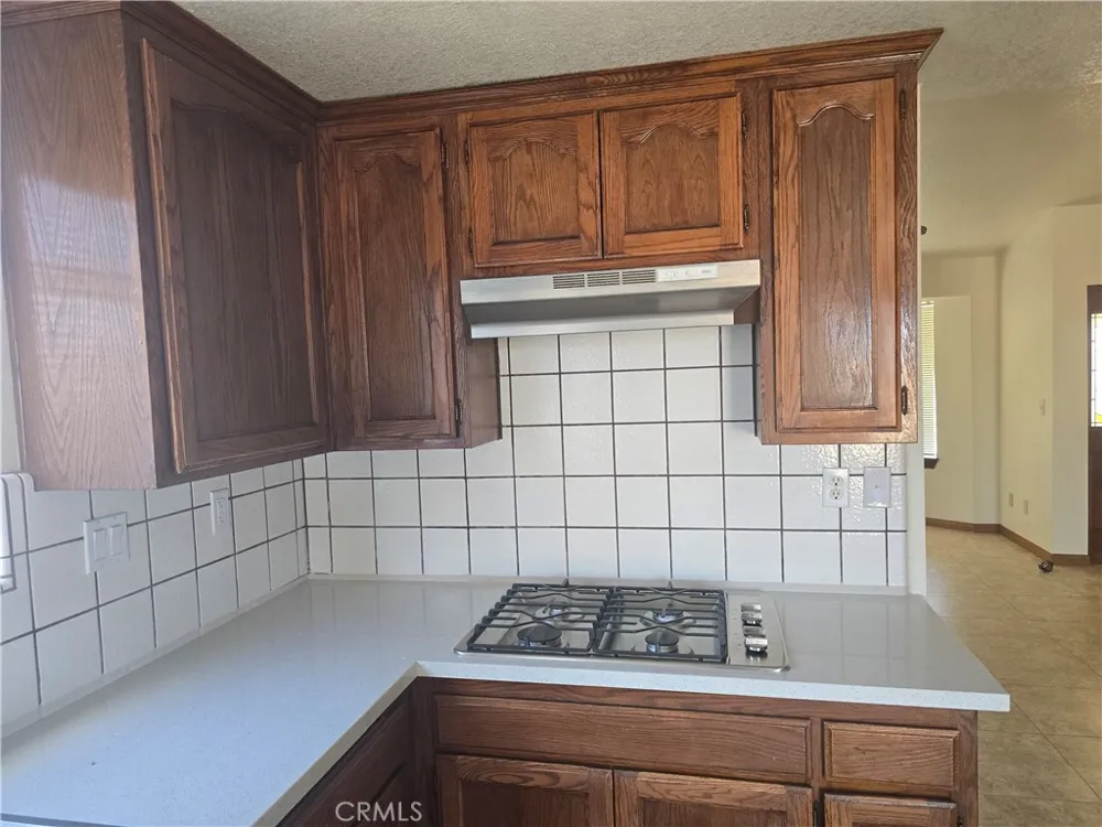 7057 W Avenue H Lancaster, CA 93536