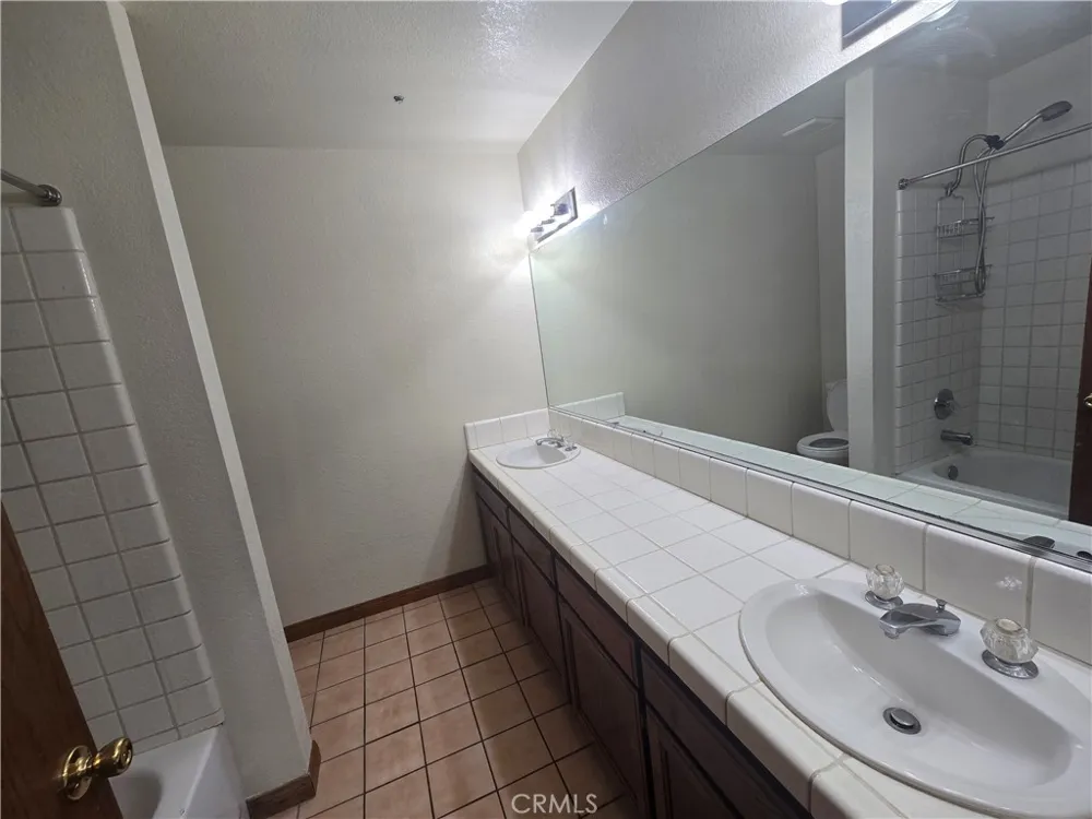 7057 W Avenue H Lancaster, CA 93536