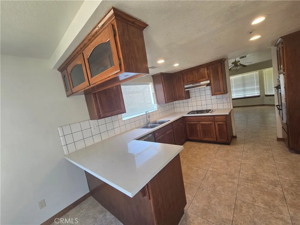 7057 W Avenue H Lancaster, CA 93536