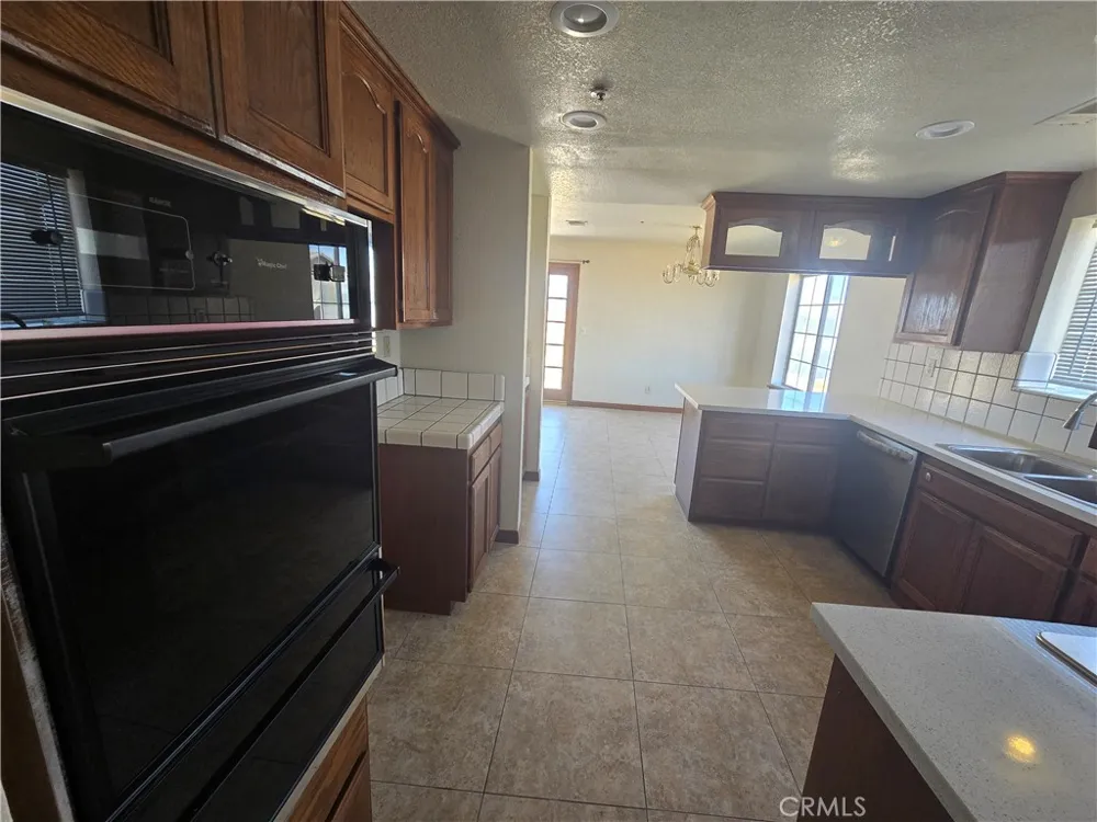 7057 W Avenue H Lancaster, CA 93536