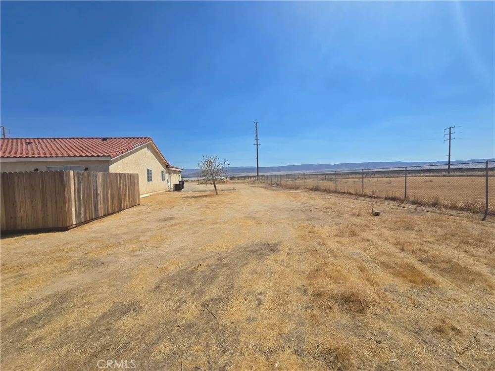 7057 W Avenue H Lancaster, CA 93536