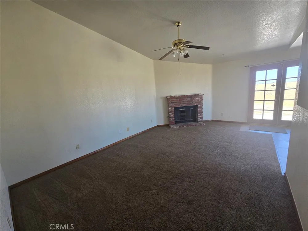7057 W Avenue H Lancaster, CA 93536