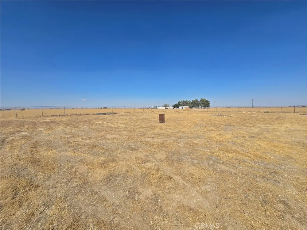 7057 W Avenue H Lancaster, CA 93536