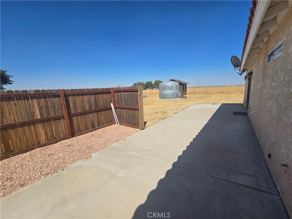 7057 W Avenue H Lancaster, CA 93536
