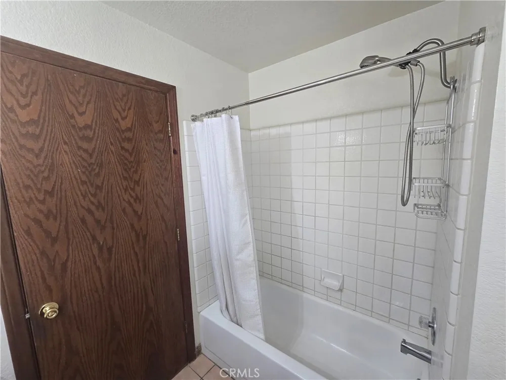 7057 W Avenue H Lancaster, CA 93536