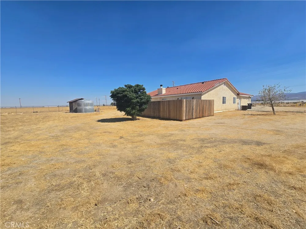 7057 W Avenue H Lancaster, CA 93536