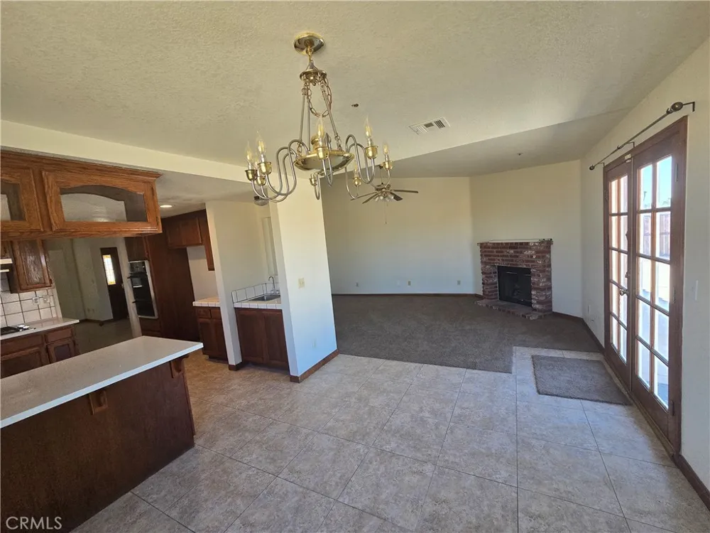 7057 W Avenue H Lancaster, CA 93536