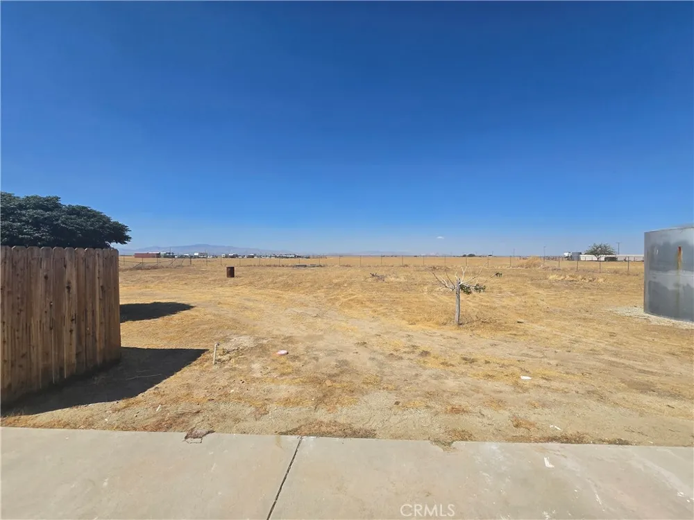 7057 W Avenue H Lancaster, CA 93536