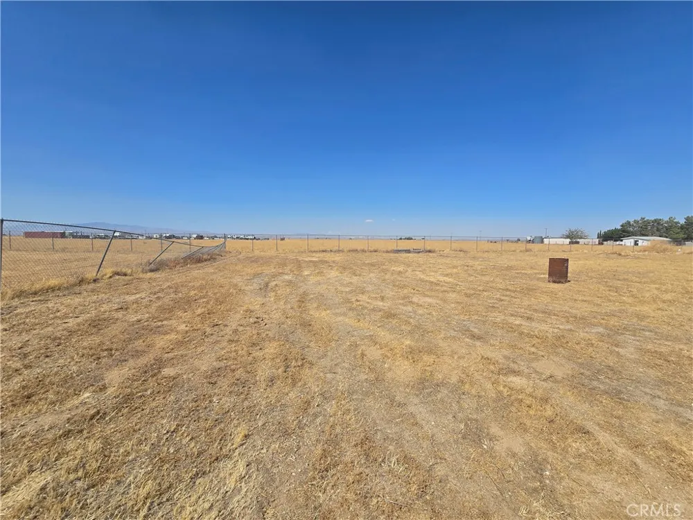 7057 W Avenue H Lancaster, CA 93536