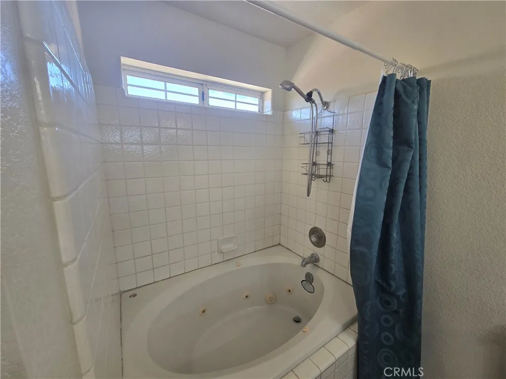 7057 W Avenue H Lancaster, CA 93536