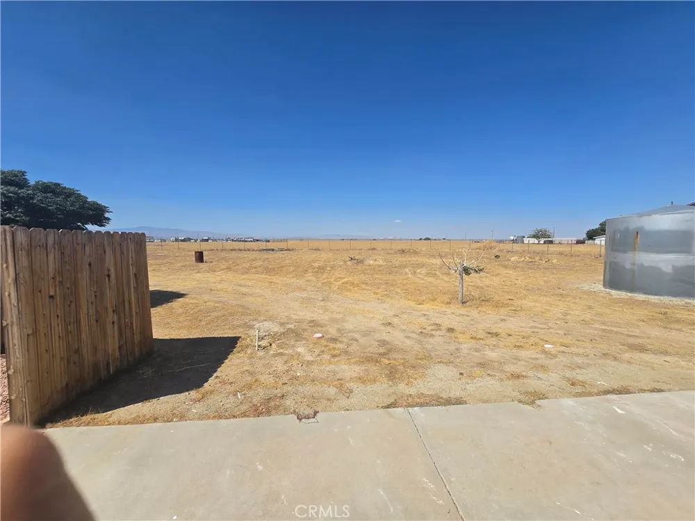 7057 W Avenue H Lancaster, CA 93536