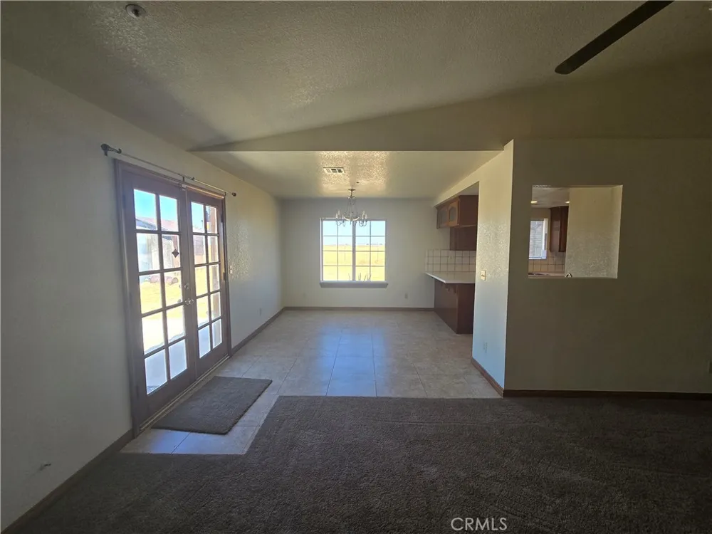 7057 W Avenue H Lancaster, CA 93536