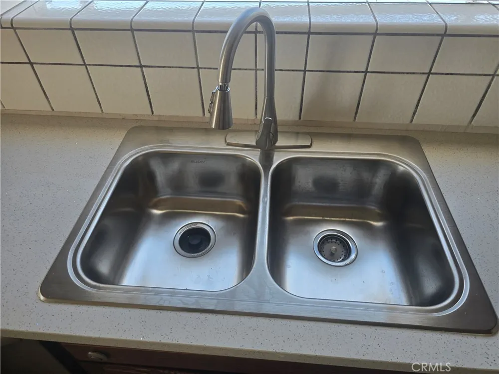 7057 W Avenue H Lancaster, CA 93536