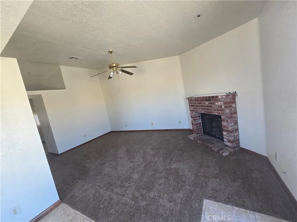 7057 W Avenue H Lancaster, CA 93536