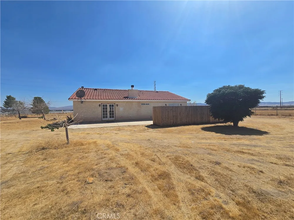 7057 W Avenue H Lancaster, CA 93536
