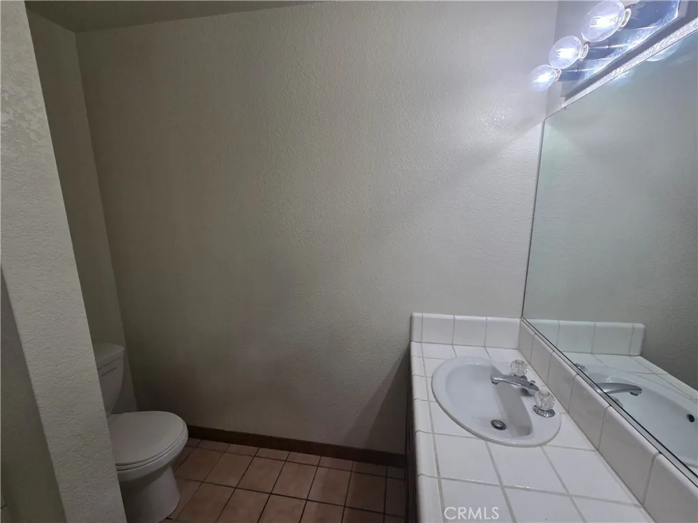 7057 W Avenue H Lancaster, CA 93536