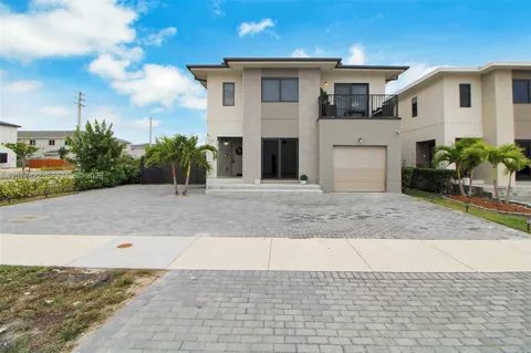 320 NW 13th Ct