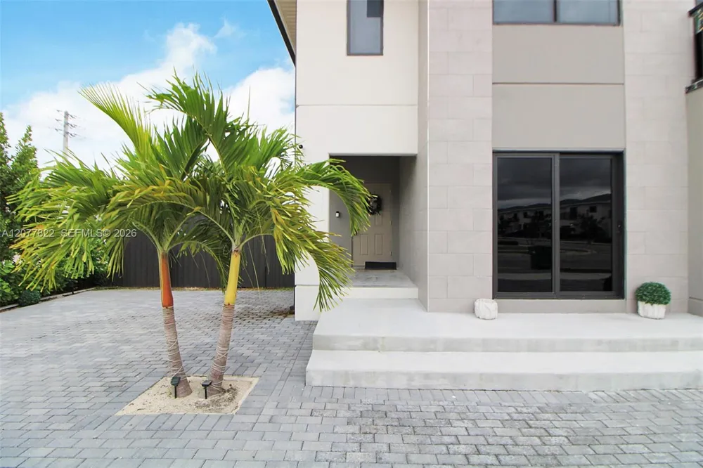 320 NW 13th Ct Florida City, FL 33034