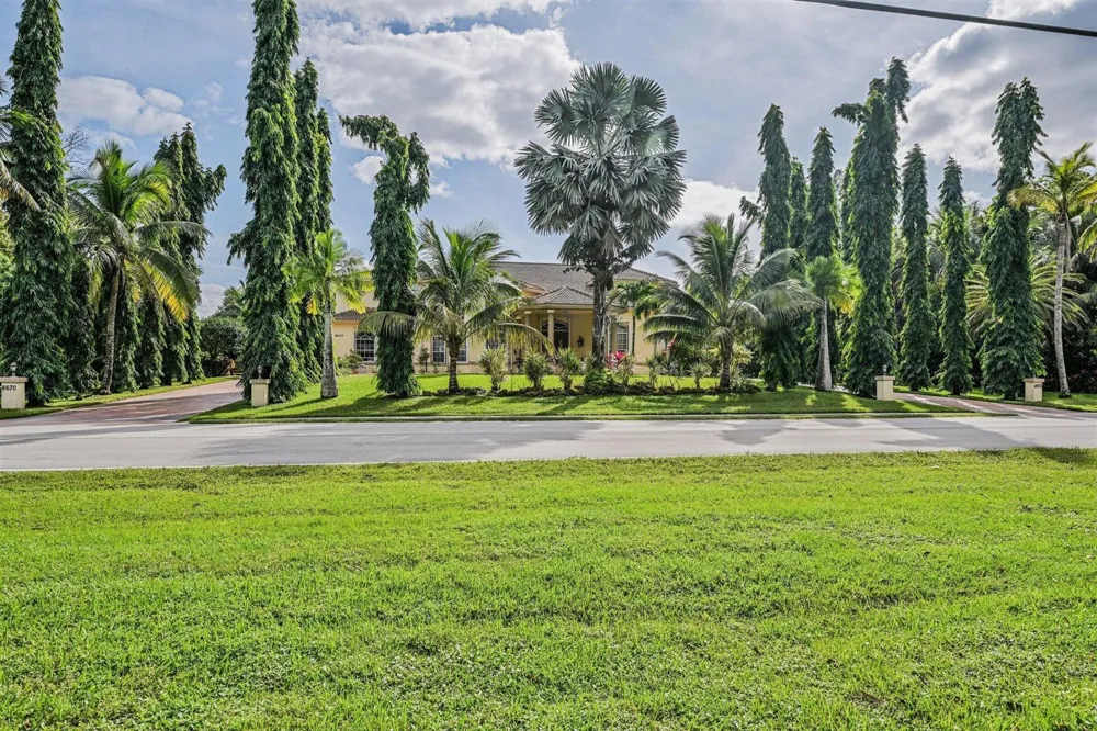 8671 155th Place Palm Beach Gardens, FL 33418